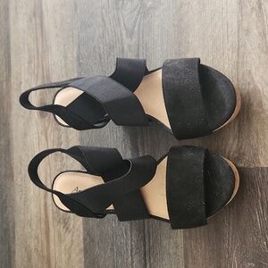 American Eagle strappy black wedges sandals size 6W